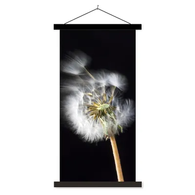 Produktbild von MuchoWow® Textilposter Eine Pollenblume auf schwarzem Hintergrund 40x80 cm mit schwarzem Rahmen - Wandemalerei
