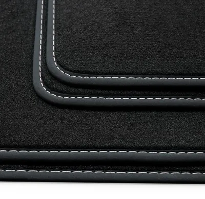 Produktbild von Velours Fußmatten passend für Audi Q5 3 GU 02/2025- Deluxe Velours, Naht:Silber