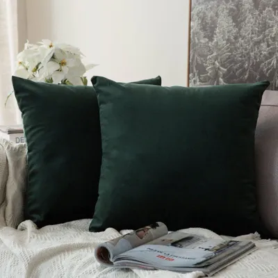 Produktbild von Set mit 2 Kissenbezügen, Dekokissen, Sofakissen, Dekokissenbezüge mit verdecktem Reißverschluss, Sofa, Schlafzimmer, 65 x 65 cm, dunkelgrün