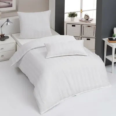 Produktbild von Traumschlaf Mako-Satin Bettwäsche Uni Streifen 4 cm 155x200 cm + 80x80 cm weiss