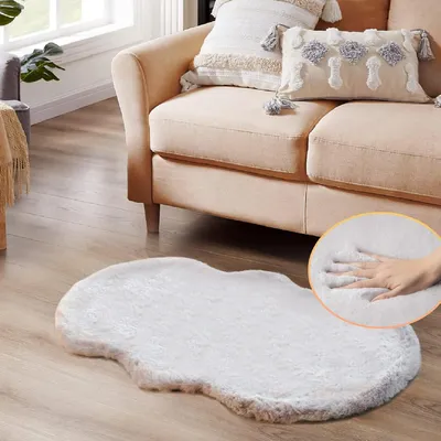 Image de Tapis en Fourrure artificielle gris, doux et moelleux, dimensions 60x120 cm, lavable
