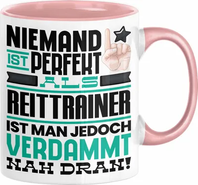 Produktbild von Reittrainer Geschenk Tasse Lustige Geschenkidee für Reittrainer Geburtstag Kaffee-Becher Niemand Ist Perfekt Aber Als Reittrainer Ist Man Nah Dran (Rosa)