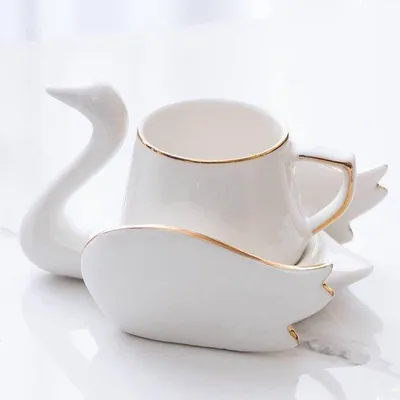Zdjęcie produktu dla Ceramiczne kubki do kawy i spodki, białe, do kuchni