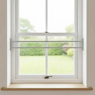 Produktbild von Fenstersicherung - Verstellbares Sicherheitsgitter für Fenster - 2 Stäbe - Breite 100–150 cm - Kunststoff - Silber