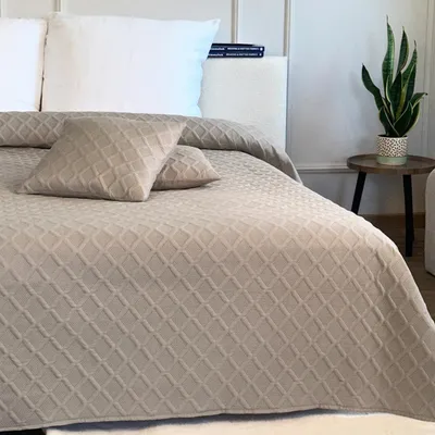 Zdjęcie produktu dla Narzuta Ma Łóżko Kapa Pled Parla 3D  Taupe 180x220 cm + 2x 40x40 cm