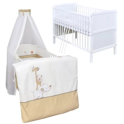 Produktbild von Baby-Delux Babybett Komplettbett Jack 140x70 Weiß Kiefernholz inkl. 10-tlg Set. Matratze, Bettwäsche Set, Beißschienen & Stickerei- Zirkus Beige