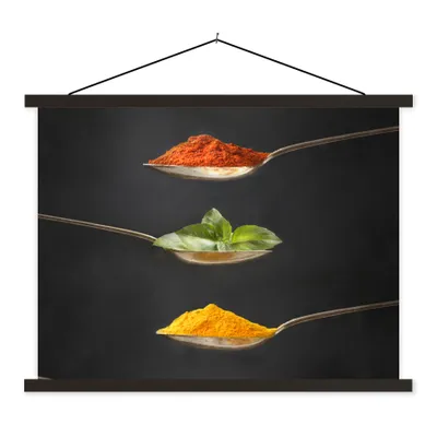 Produktbild von MuchoWow® Textilposter Kräuter - Löffel - Gewürze - Schwarz - Italienisch 150x113 cm mit schwarzem Rahmen - Wohnzimmer