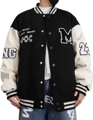 Productafbeelding van Herenjack in collegestijl met letterprint en knoopsluiting, uni model