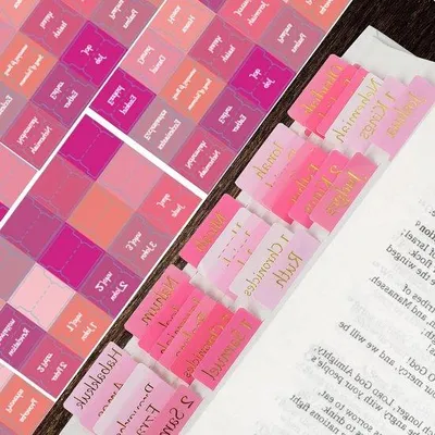 Productafbeelding van 90 roze kleurpotloden voor vrouwen - groot formaat - met goudfolie - Bijbel - bladwijzers