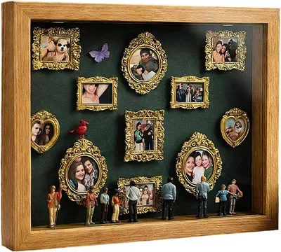 Zdjęcie produktu dla Zestaw do muzeum miniatur z oświetleniem LED – drewniana ramka na zdjęcia w miniaturze z 11 złotymi i 8 małymi ozdobami – styl vintage – w zestawie 11 ramek na zdjęcia w miniaturze i ozdób – drewniany odcień