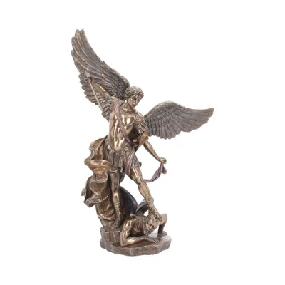 Diese Skulptur stellt den Erzengel Michael dar, zentrale Figur im Christentum, Judentum und Islam.