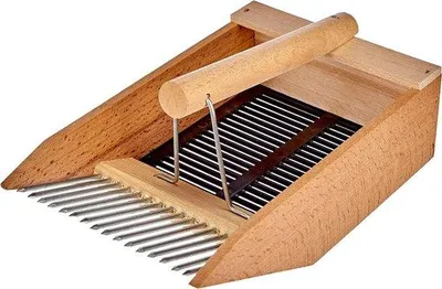 Productafbeelding van Bessenkam Hout - Bessenplukker Fruitplukker - Bessen Verzamelen - Handen Blijven Schoon - 125 x 5 x 20 cm