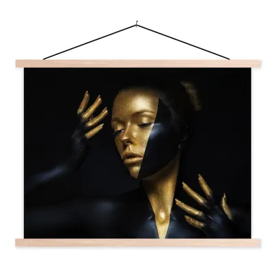 Produktbild von MuchoWow® Textilposter Make-up - Kunst - Frau - Luxus - Gold 40x30 cm mit holzfarbenen Rahmen - Bilder