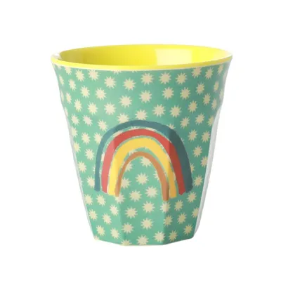 Produktbild von Rice Melamin Becher Medium Grün mit Regenbogen und Sternen