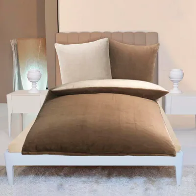 Produktbild von GÖZZE Cashmerefeeling Bettwäsche weiche Mikrofaser-Bettwäsche mit feuchtigkeitsausgleichenden Eigenschaften Taupe / Wollweiss 155 x 220 cm