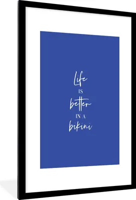 Produktbild von MuchoWow® Gerahmtes Poster Das Leben ist besser im Bikini - Zitat - Blau 60x90 cm - Poster mit Schwarzem Bilderrahmen Wandposter Rahmen Foto Bilder - Dekoration - Wandposter Wohnzimmer - Hochwertig