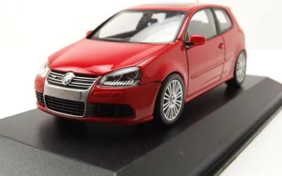 Produktbild von Maxichamps 940054500 VW Golf 5 R32 2005 rot 1:43