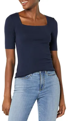 Immagine prodotto di A. T-shirt a maniche corte da donna, modello aderente, con scollo a V