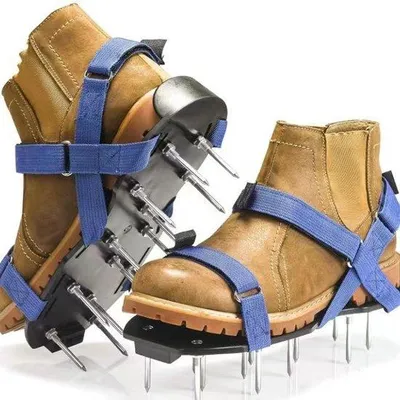 Zdjęcie produktu dla Buty do napowietrzania trawnika z zapięciem na rzepy, idealne do pielęgnacji ogrodu