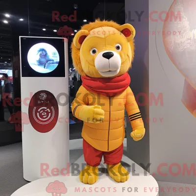 Produktbild von Löwe REDBROKOLY Maskottchen Kostüm Figur bekleidet mit Rollkragen und Handschuhen