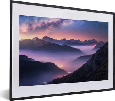 Produktbild von MuchoWow® Gerahmtes Poster Berge - Sternenhimmel - Nebel 40x30 cm - Poster mit Schwarzem Bilderrahmen Wandposter Rahmen Foto Bilder - Bilderrahmen - Poster im Rahmen