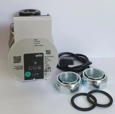 A Wilo yonos pump is shown with its accessories on a white background.