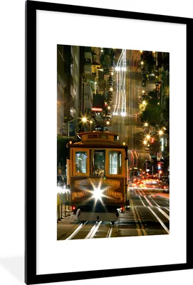 Produktbild von MuchoWow® Gerahmtes Poster Straßenbahn in San Francisco bei Nacht 60x90 cm - Poster mit Schwarzem Bilderrahmen Wandposter Rahmen Foto Bilder - Dekoration - Wandposter Wohnzimmer - Hochwertig