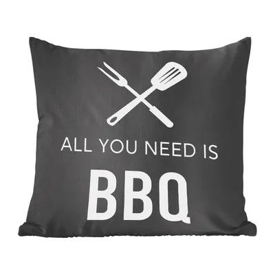 Produktbild von MuchoWow® Zierkissen Sofakissen Wohnzimmer Dekokissen 50x50 cm Zitate - 'Alles, was du brauchst, ist ein Grill' - Sprichwörter - Komfort - Sofakissen