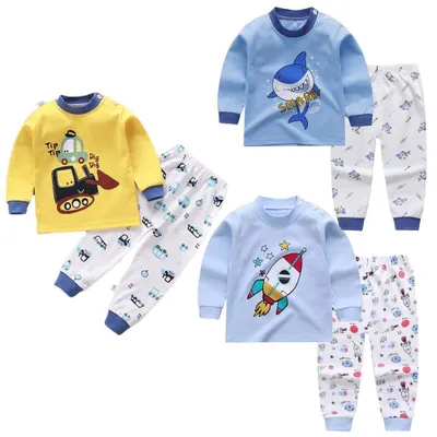 Imagen del producto de Conjunto de pijama infantil con motivos de dinosaurios y robots