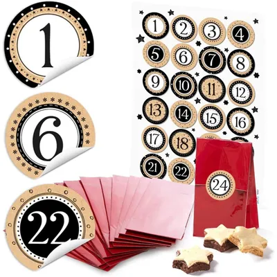 Produktbild von 24 kleine rote Kraftpapier Papiertüten Boden-Beutel mit Pergamin 7 x 4 x 20,5 cm + 1 bis 24 Zahlen Aufkleber STERNE beige schwarz weiß basteln befüllen Advents-Kalender Weihnachten bioZahlensticker Gold, Weiß, Schwarz