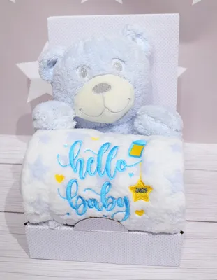 Produktbild von Geschenkset: Blaue Kuscheltier-Bär + Sternendecke 75x100 cm – mit Stickerei " Hello Baby 2025"
