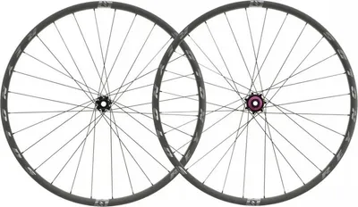 Produktbild von Reynolds Laufradsatz für Fahrräder – Ein Set aus Vorderrad und Hinterrad für den Radsport
