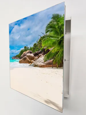 Produktbild von Schlüsselkasten Weiß Metall, Strand Palme Motiv hinter Glas, Moderne Schlüsselbox linksöffnend, 32x28x6,5 cm, 20 Haken für Ordnung im Flur.