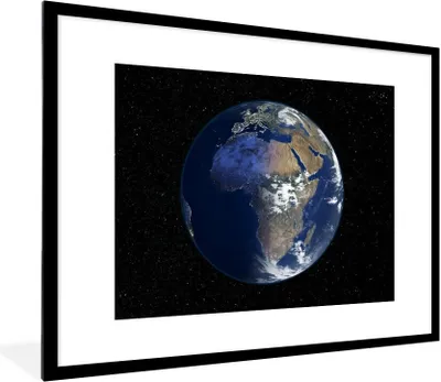 Produktbild von MuchoWow® Gerahmtes Poster Satellitenbild von Afrika 80x60 cm - Poster mit Schwarzem Bilderrahmen Wandposter Rahmen Foto Bilder - Schlafzimmer-Dekorationen - Fotoposter