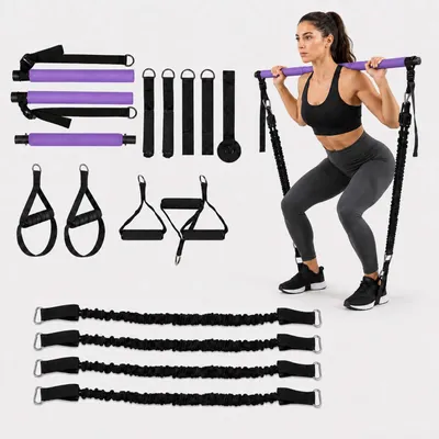 Imagen del producto de Kit de barra de Pilates Relaxdays, con 4 bandas de resistencia, 30-160 lbs, mangos, bucles, anclaje para puerta, bolsa y barra de Pilates, color lila, Imagen generada por IA