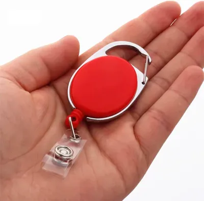 Produktbild von Rollclip – Kartenhalter mit ausziehbarer Kordel – 2 Stück – Schlüsselanhänger für Karte – Ausziehbarer Schlüsselring – KordelSchlüsselanhänger – Schlüsselanhänger – Rot – CHPN