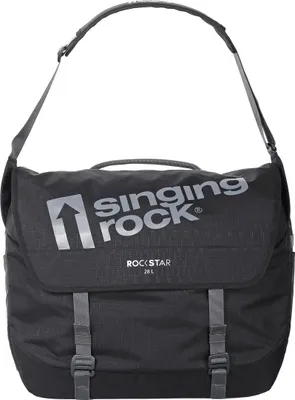 Schwarze Seiltasche "Rockstar 28" von Singing Rock mit verstellbarem Schultergurt und grauem Logo.