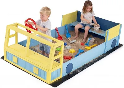 Produktbild von Sandkasten aus Holz, Sandkiste im Feuerwehrauto-Design mit drehbarem Steuerrad & Sitzbank, Spielkasten mit Stauraum & Bodenplane, Outdoor Sandbox für Kinder ab 18 Monaten