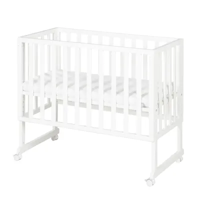 Produktbild von roba Stuben- und Beistellbett safe asleep® 3 in 1 - 45 x 90 cm - Höhenverstellbar - Komplettes Anstellbett mit Matratze + Canvas Barriere - Bett Set für Babys - Holz weiß