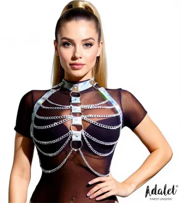 Productafbeelding van ADALET LINGERIE - Bianca: Veganistische leren lingerie met kettingen, one size