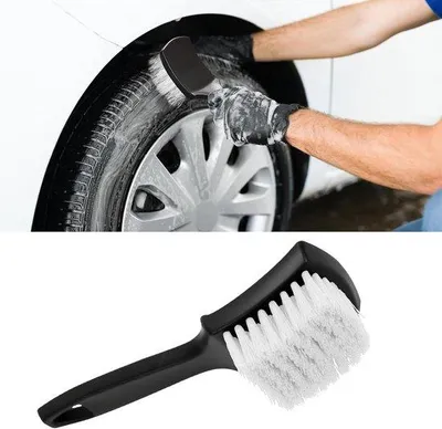 Image de Brosse de nettoyage universelle avec des poils doux, manche court, idéale pour l'intérieur des voitures, parfaite pour le nettoyage des jantes.