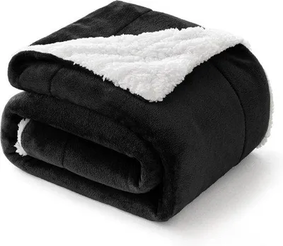 Produktbild von Unyqoos® Sherpa-Kuscheldecke – doppelseitige Wohndecke 150 x 200 cm, 230GSM Sherpa & 240 g/m² Flanell-Fleece, weich, Schwarz