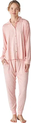 Imagen del producto de Pijama de mujer de la marca J&J Brothers, modelo JJB6, que incluye una camisa de manga larga con estampado, confeccionada en modal