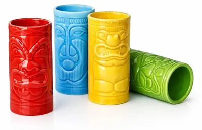 Produktbild von Bunte Tiki-Schnapsgläser – Keramikset im tropischen Stil