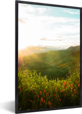 Produktbild von MuchoWow® Gerahmtes Poster Hügel - Sonnenuntergang - Gras - Grün 40x60 cm - Poster mit Schwarzem Bilderrahmen Wandposter Rahmen Foto Bilder - Papierdruck - Wandbilder