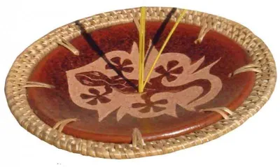 Produktbild von Runder Räucherhalter mit Gecko-Motiv, holzgebrannt, aus Lombok, 12,5 cm Durchmesser