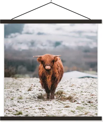 Produktbild von MuchoWow® Textilposter Schottisches Hochlandrind - Schnee - Berg 90x90 cm mit schwarzem Rahmen - Magnetisches