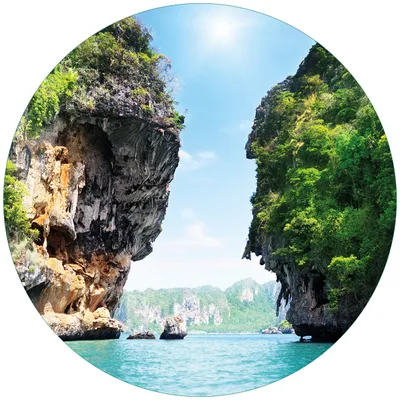 Produktbild von Wallario Premium Glasbild, freischwebende Optik, kräftige Farben, rund 50cm Durchmesser, Motiv Felsenschlucht am Meer in Thailand