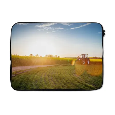 Produktbild von MuchoWow® Laptop Hülle 14 ZollTraktor - Gras - Sonnenuntergang Laptoptasche - Laptoptasche - Stoßsicher - Schutzhaube