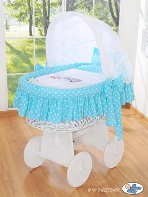 Image de MY SWEET BABY Panier en fibres naturelles avec habillage turquoise et base en bois blanc